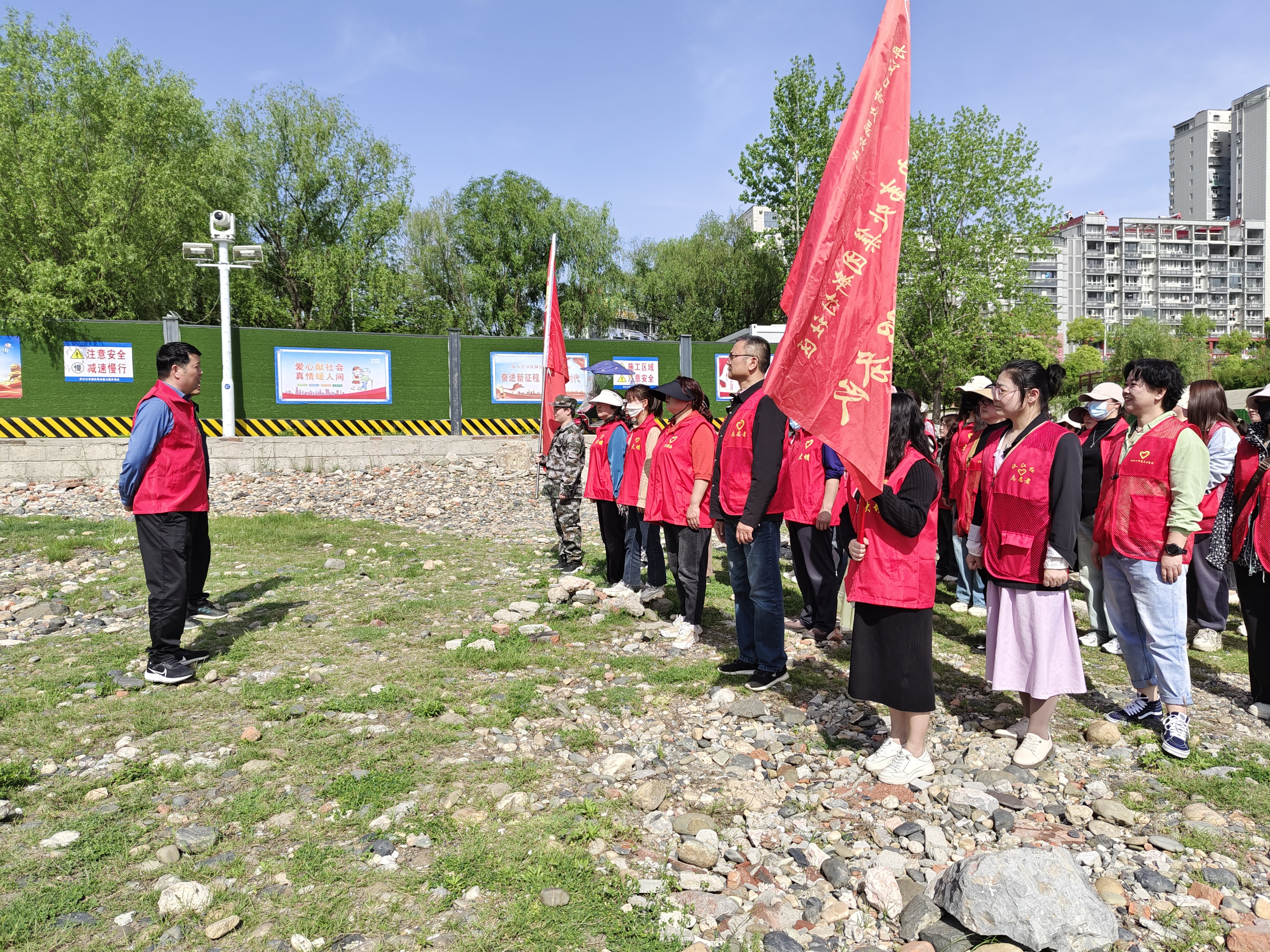 大坝街办:聚力净岸护水 共建美好家园_云上丹江口