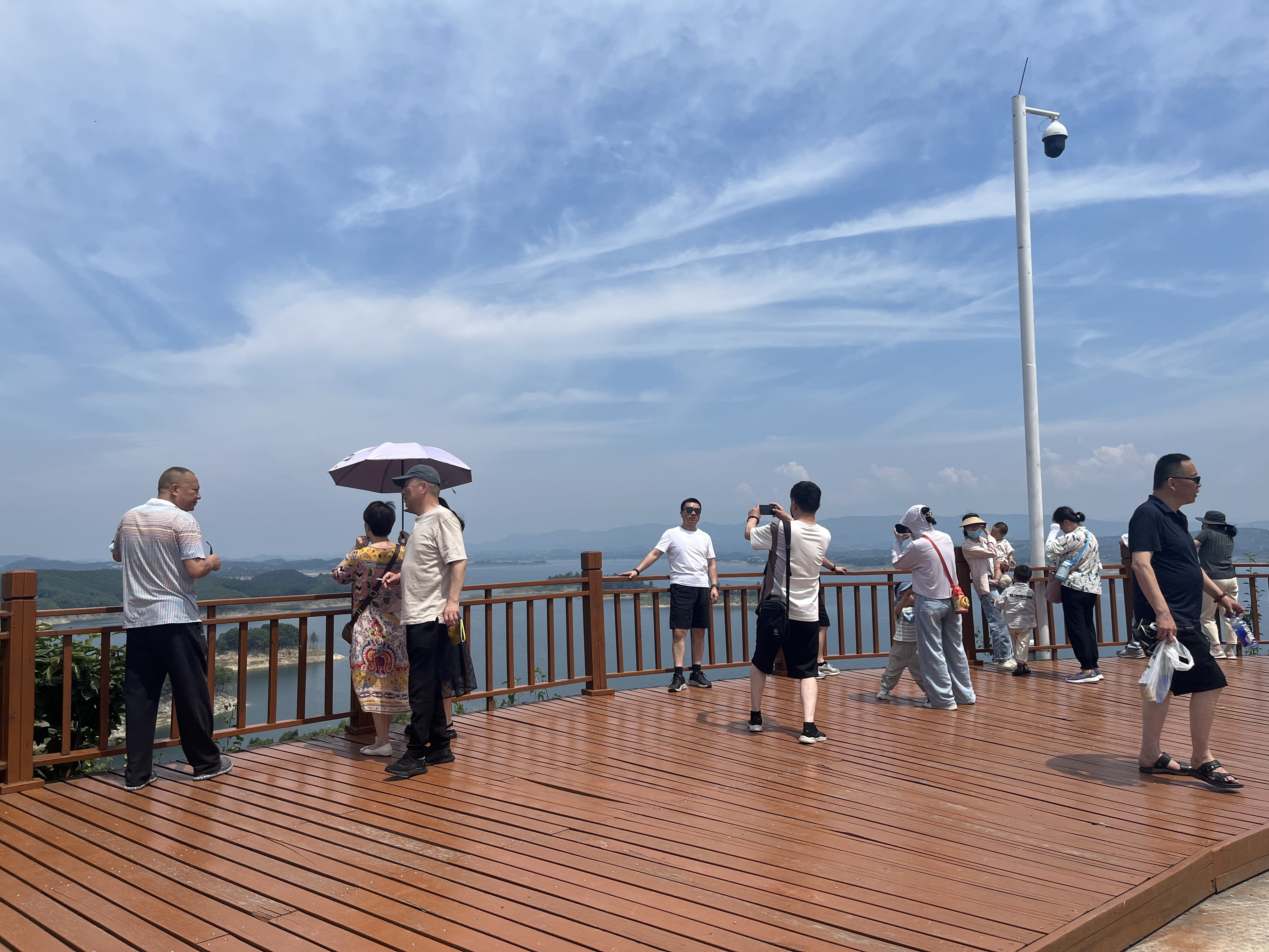 当前位置:>首页>据了解,千岛画廊景区总面积达13940亩,其中水域面积占