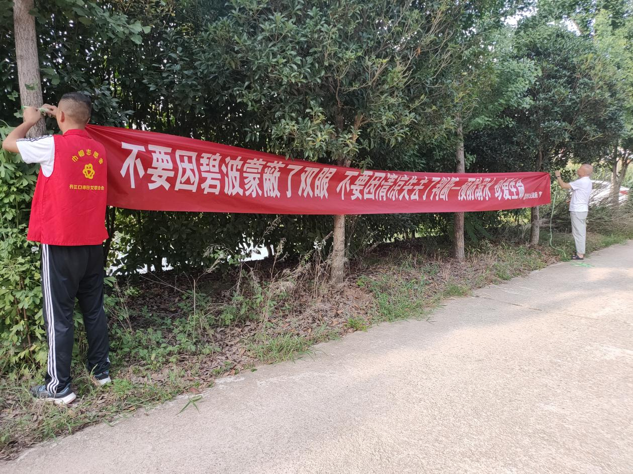 连日来,蒿坪镇通过发放防溺水宣传单,悬挂横幅等多种方式全方位开展防