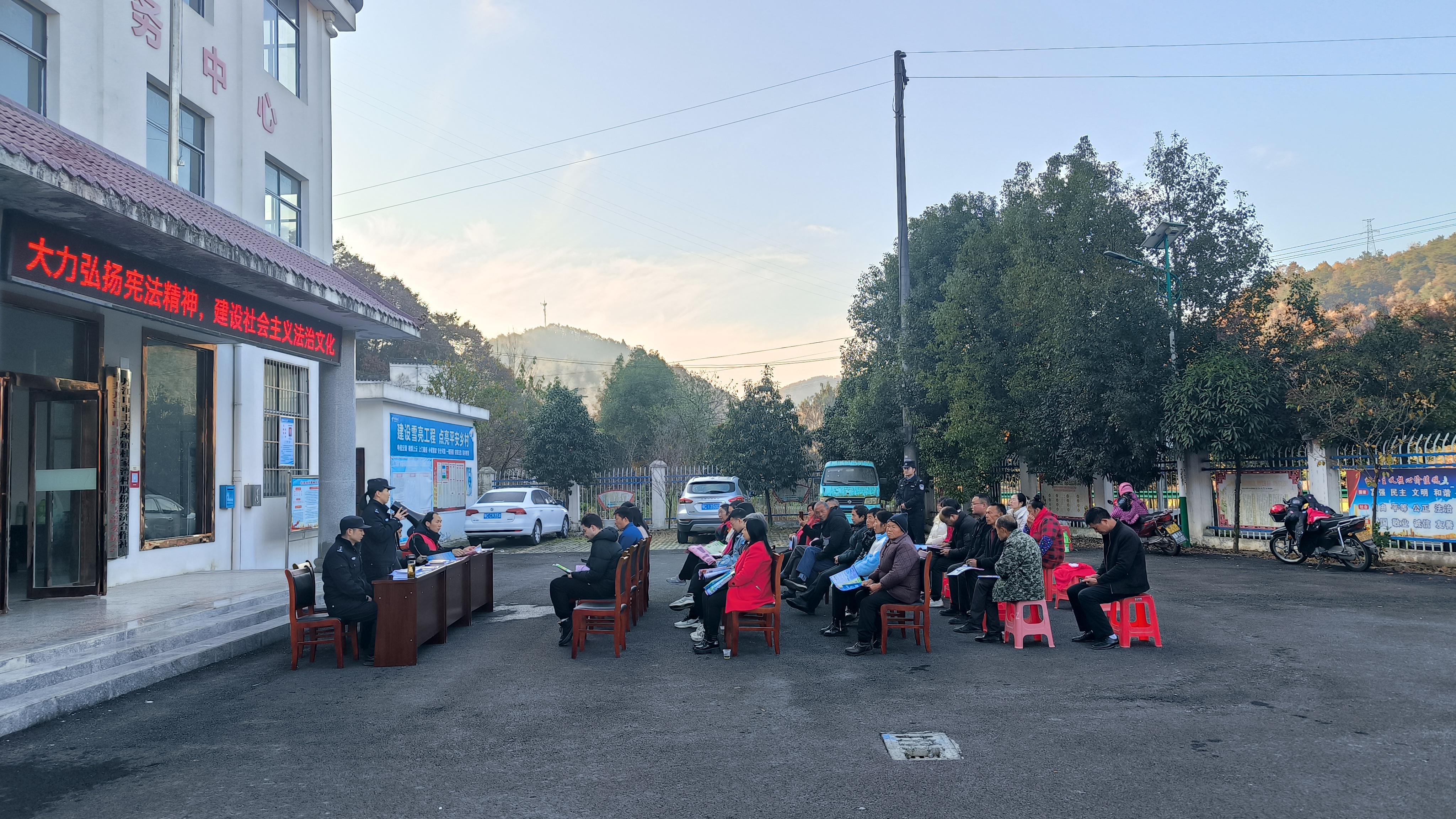 土关垭镇:宪法宣传进乡村 法治建设促营商