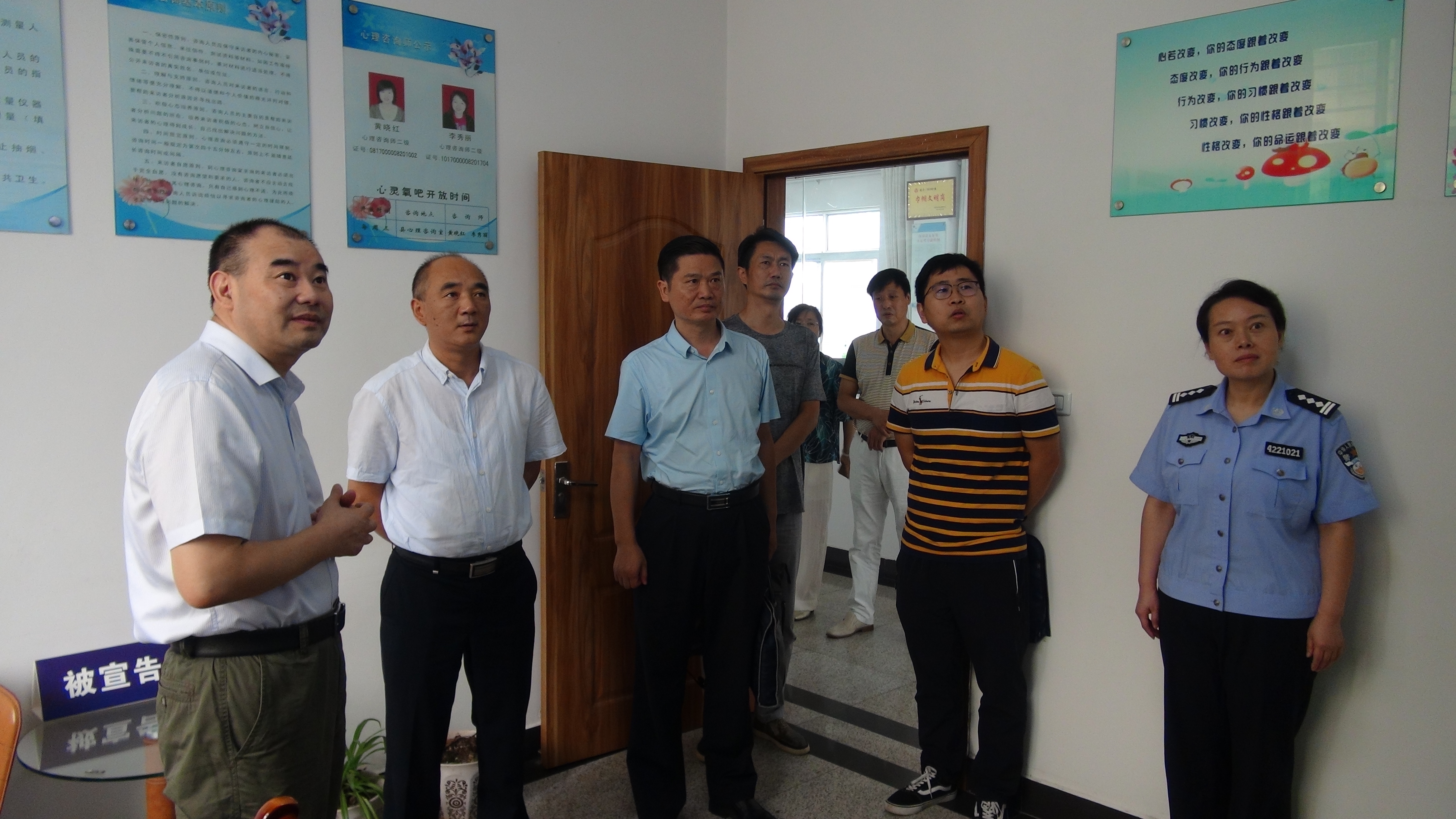 8月24日,市司法局党组书记李红斌一行到我县调研司法行政工作.