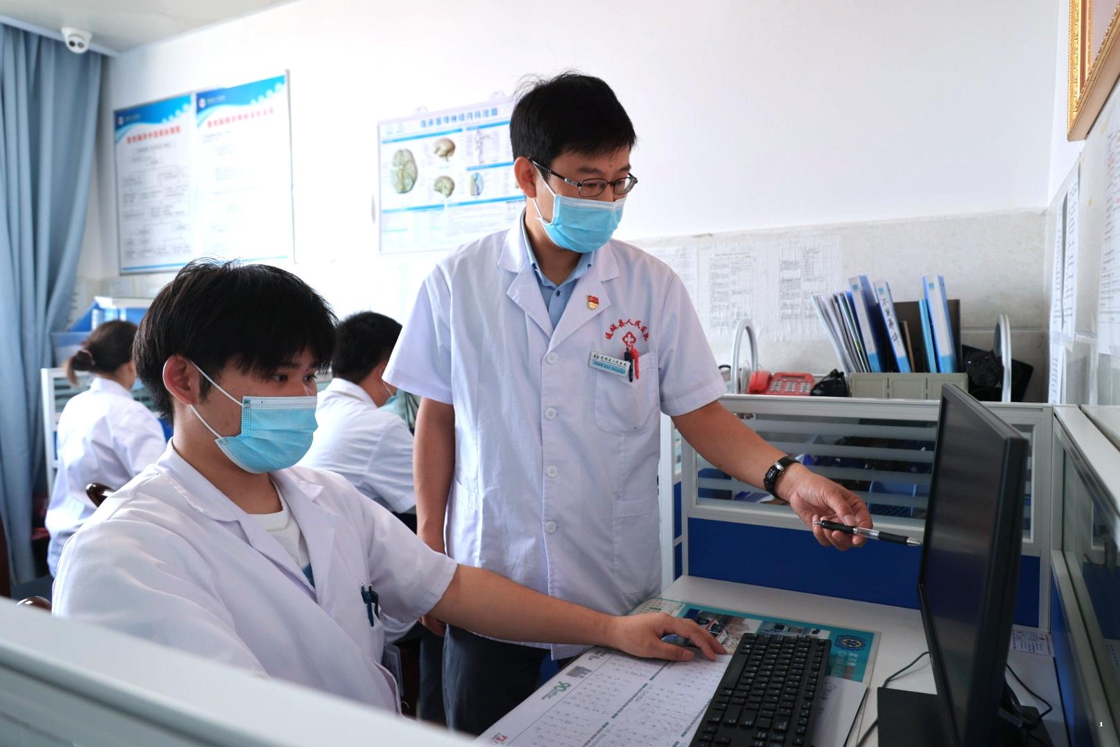 【劳模风采②】李晓春:从医十余载 用心用情诠释医者仁心